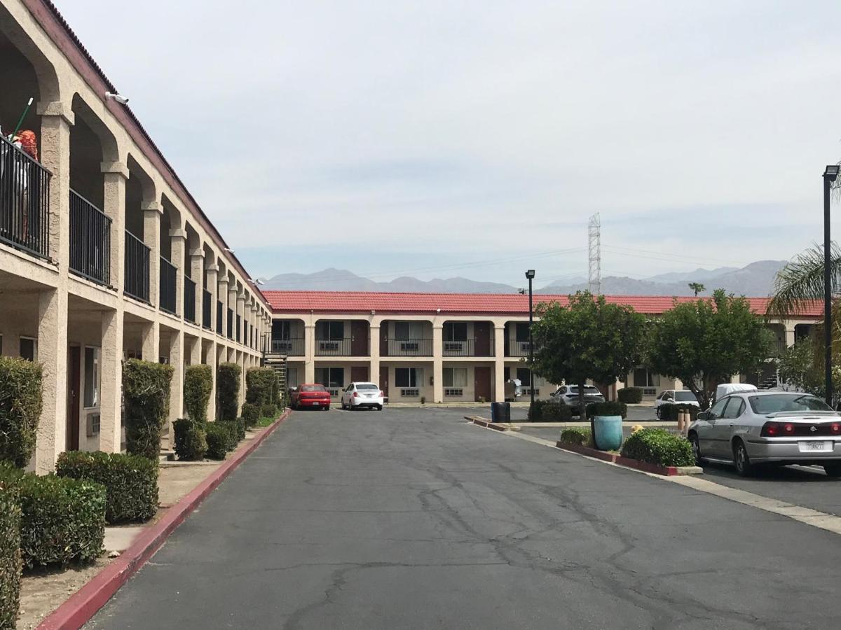 Howard Johnson By Wyndham Azusa Exterior foto